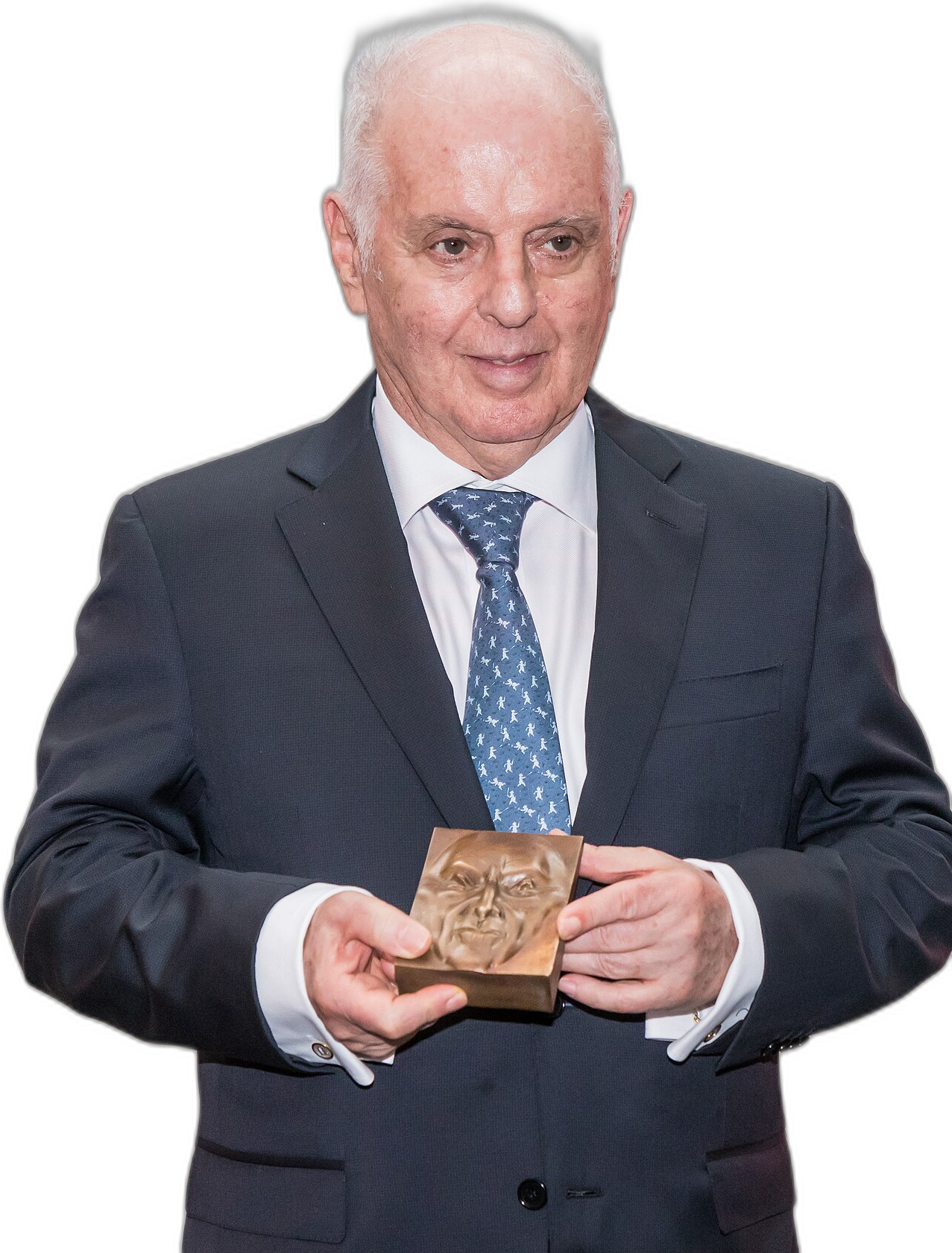 Daniel Barenboim. Ona göre müzik yalnızca aktif dinlenmeli; arka planda çalan müzik dinlemeyi köreltir.