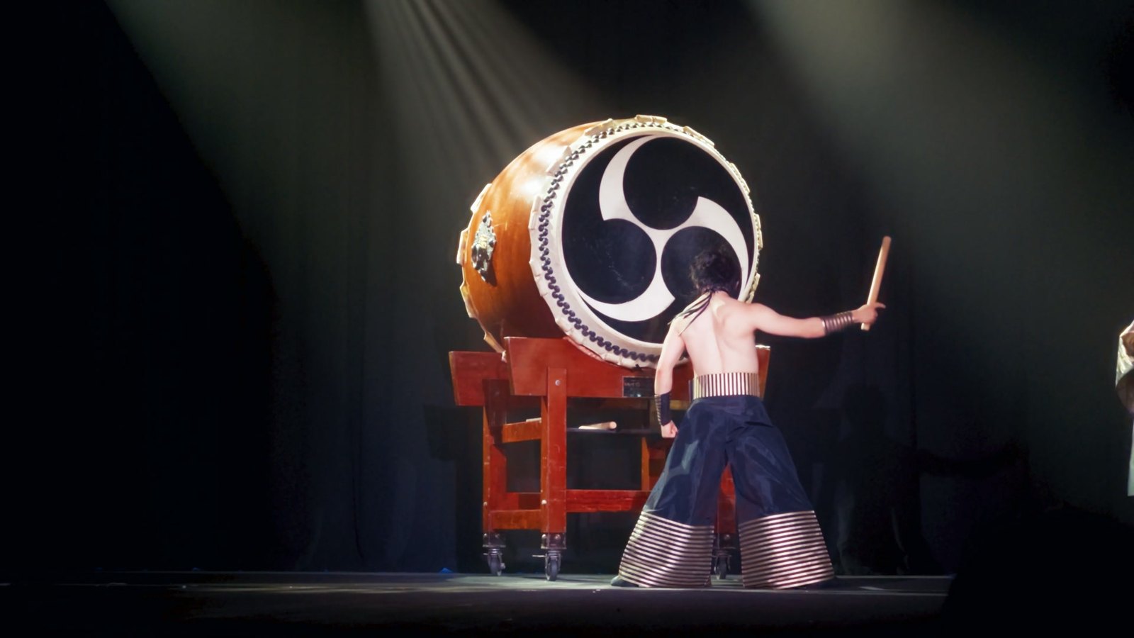 Drum Tao, Kyoto. Sözün yerine geldiği gece; o ritim hâlâ göğsümde.