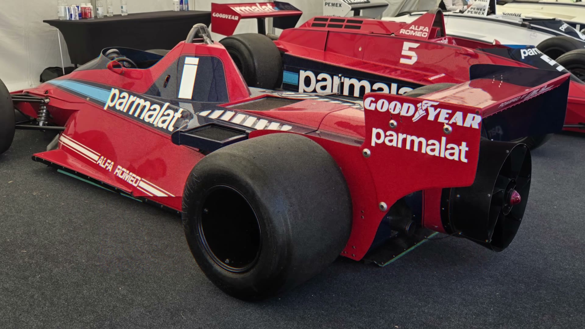 Brabham BT46B, 1978: arkadaki fan kâğıt üstünde radyatörü soğutuyordu, gerçekte arabayı piste yapıştırıyordu. Tek yarışa çıktı, onu da kazandı.